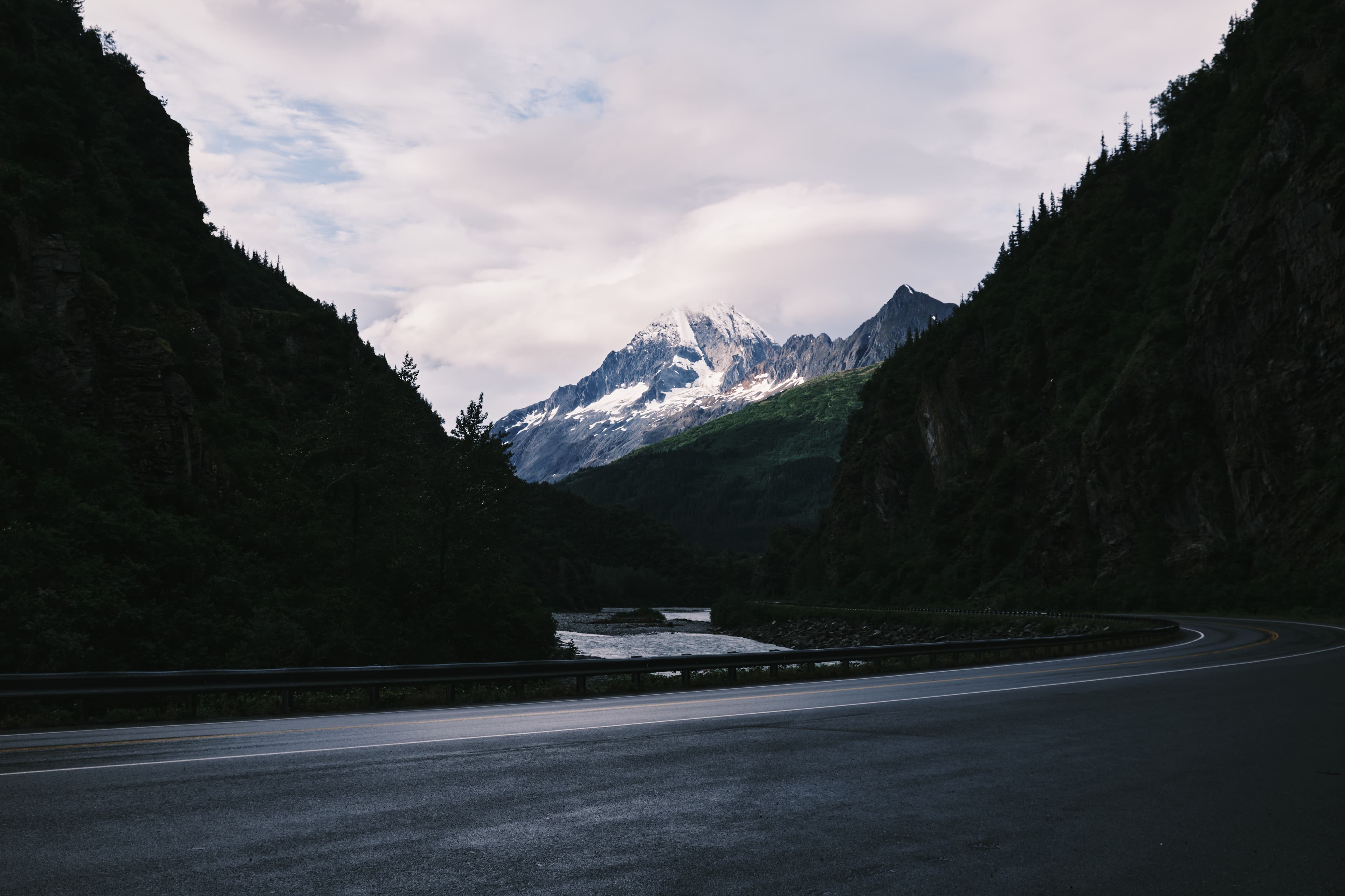 Alaska photography - Wild frontiers and pristine wilderness under the midnight sun. Photo 5 of 7 showcasing Adventure scenery and landscapes.