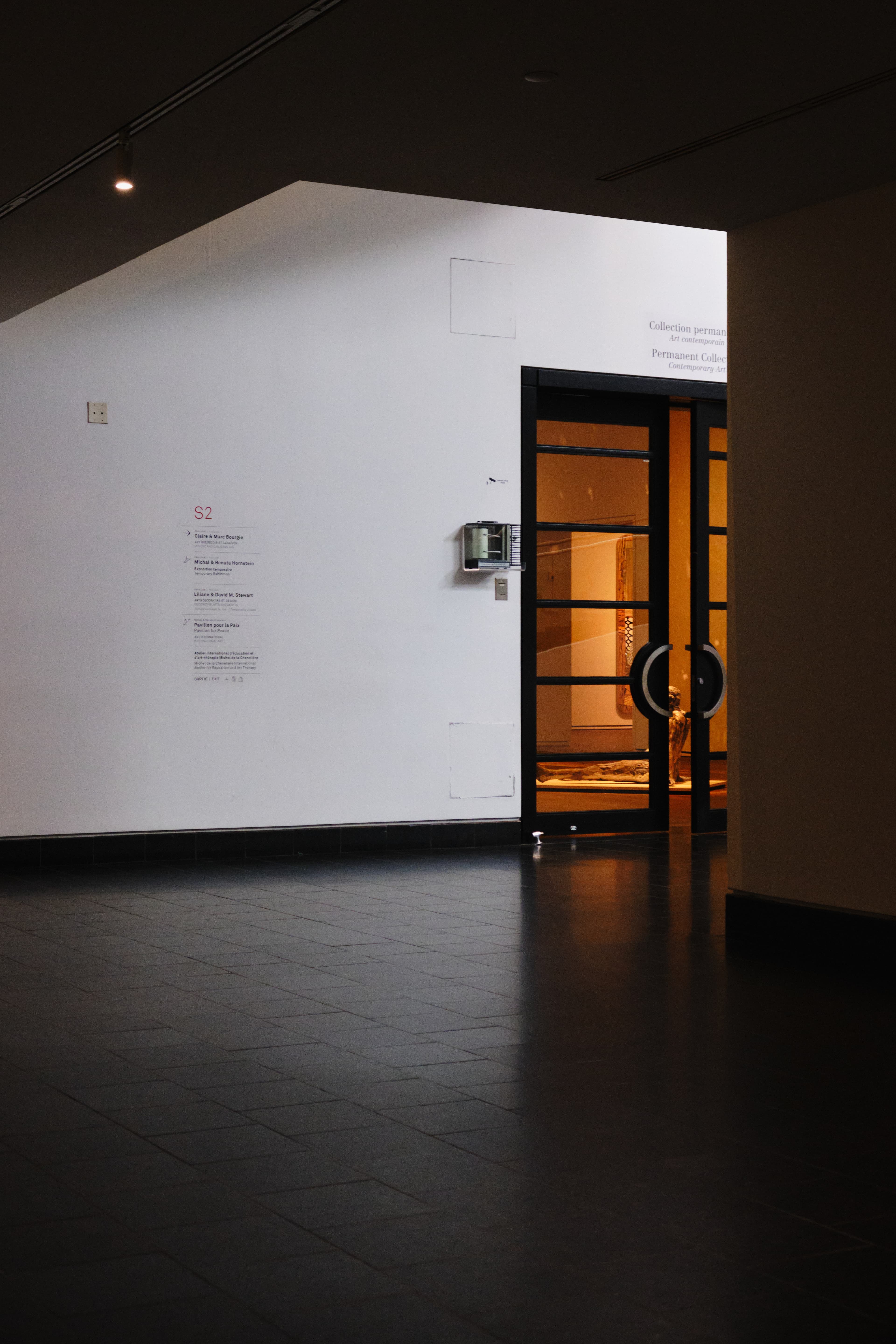 Canada photography - Majestic mountains and serene lakes in the great white north. Photo 4 of 5 showcasing Nature scenery and landscapes.